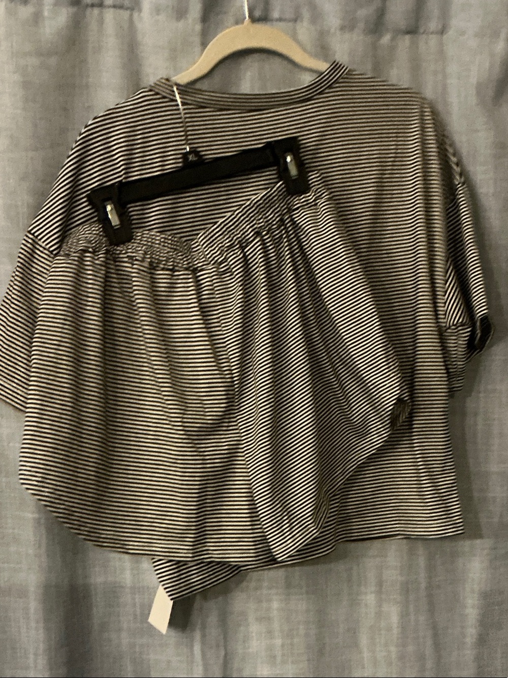 Striped Short-Sleeve Tee in Black and Cream - - Picture 4 of 4